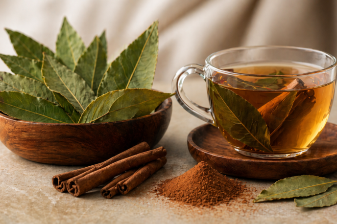 Laurel y canela presentados como mezcla tradicional para bienestar y uso casero